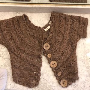 Sleeping on Snow, Anthropology, sweater